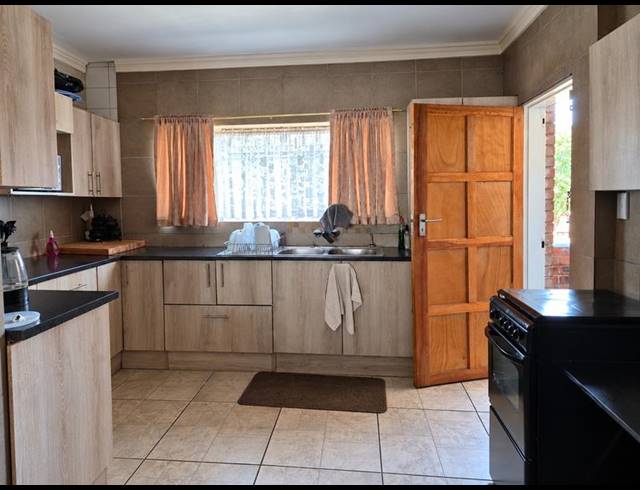 2 BEDROOM APARTMENT FOR SALE IN BRAKPAN CENTRAL